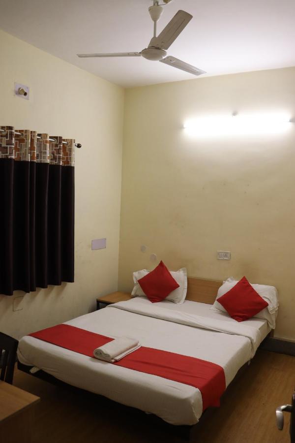 Hotel Chandra Dzsamsedpur Kültér fotó