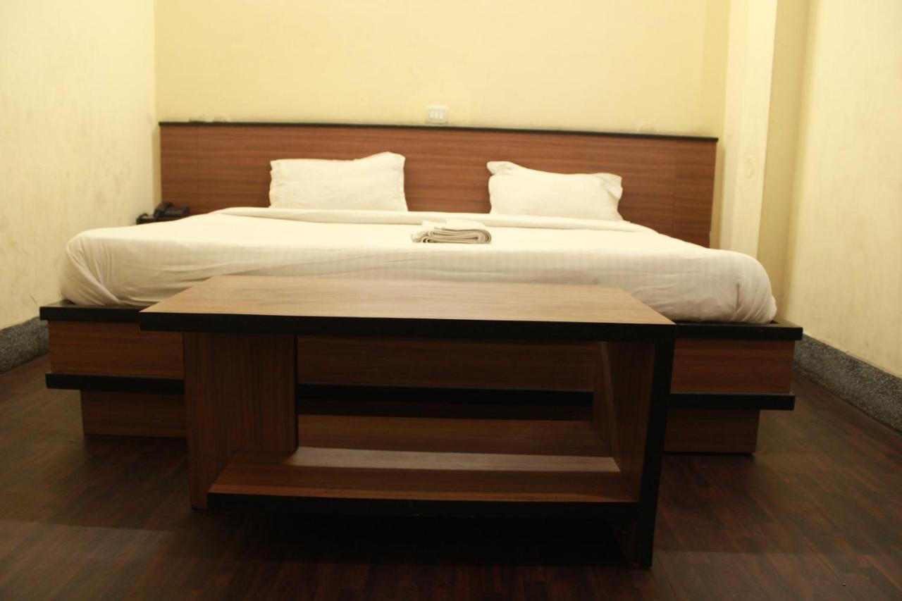 Hotel Chandra Dzsamsedpur Kültér fotó